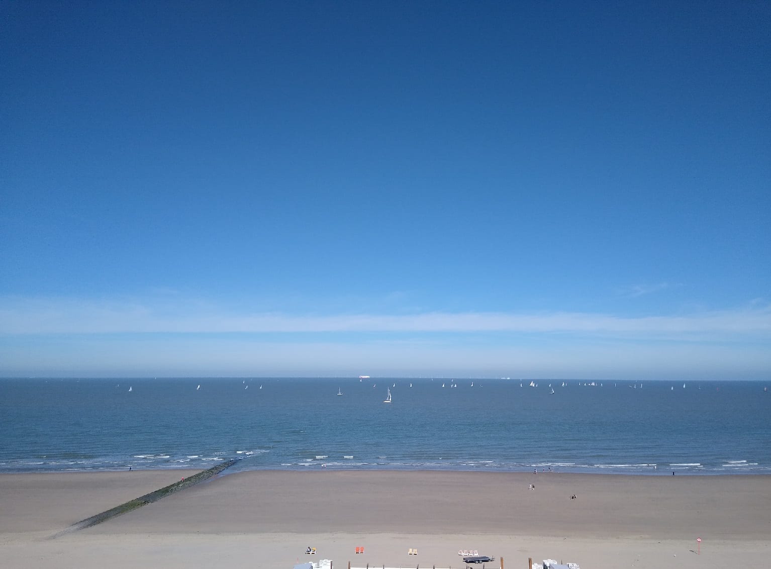 Zeezicht over het strand van Blankenberge vanuit het appartement